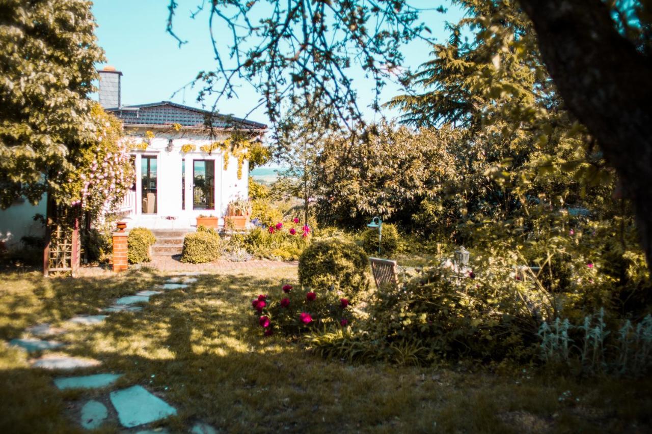 Bed & Breakfast Unter Den Linden Hungen Exterior photo